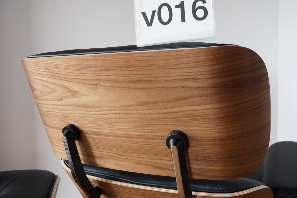 イームズラウンジチェアの木目