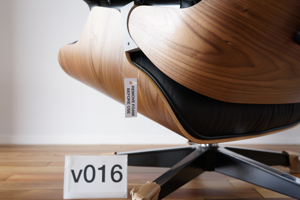 イームズラウンジチェアの木目
