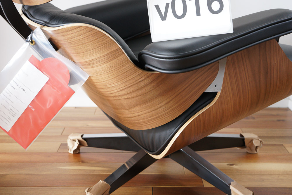 イームズラウンジチェアの木目
