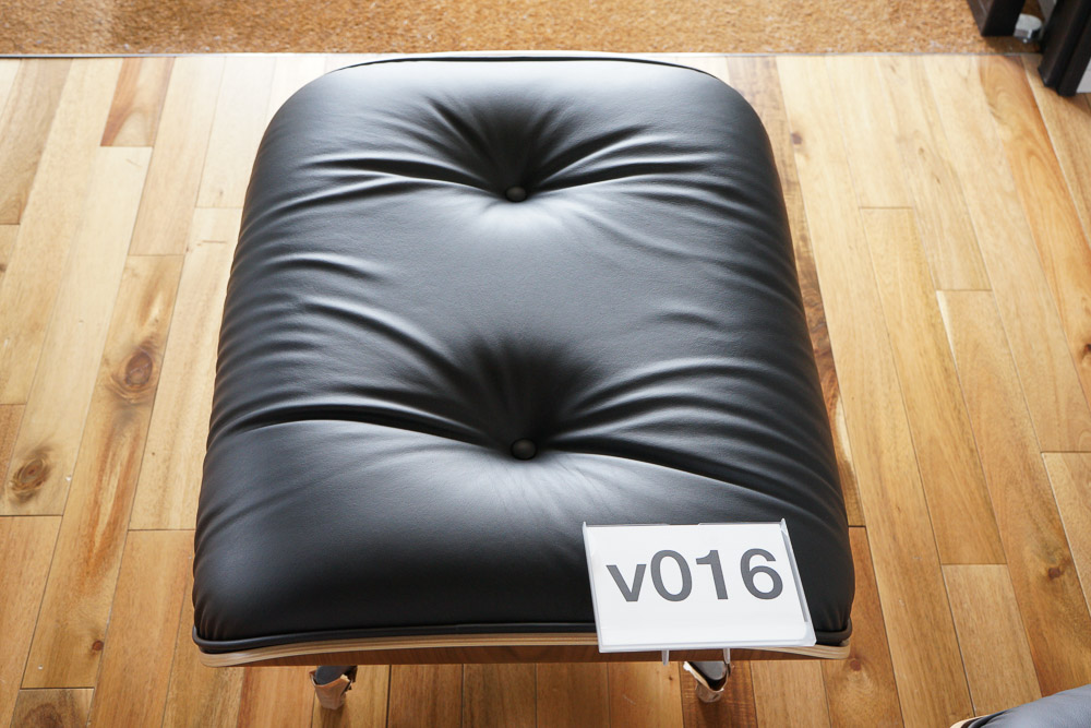 イームズラウンジチェアの木目