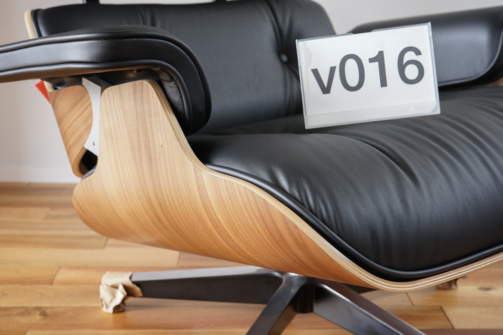 イームズラウンジチェアの木目