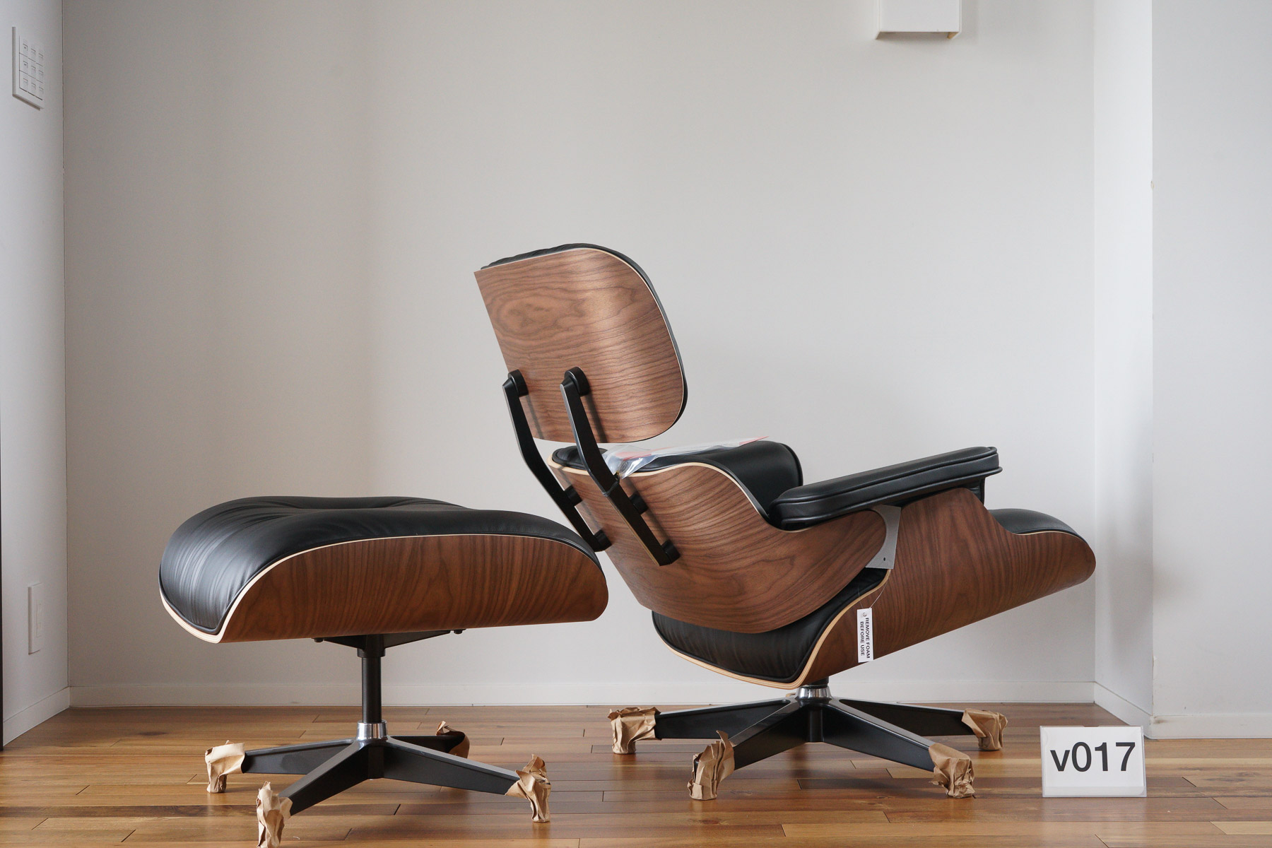 イームズラウンジチェアの木目