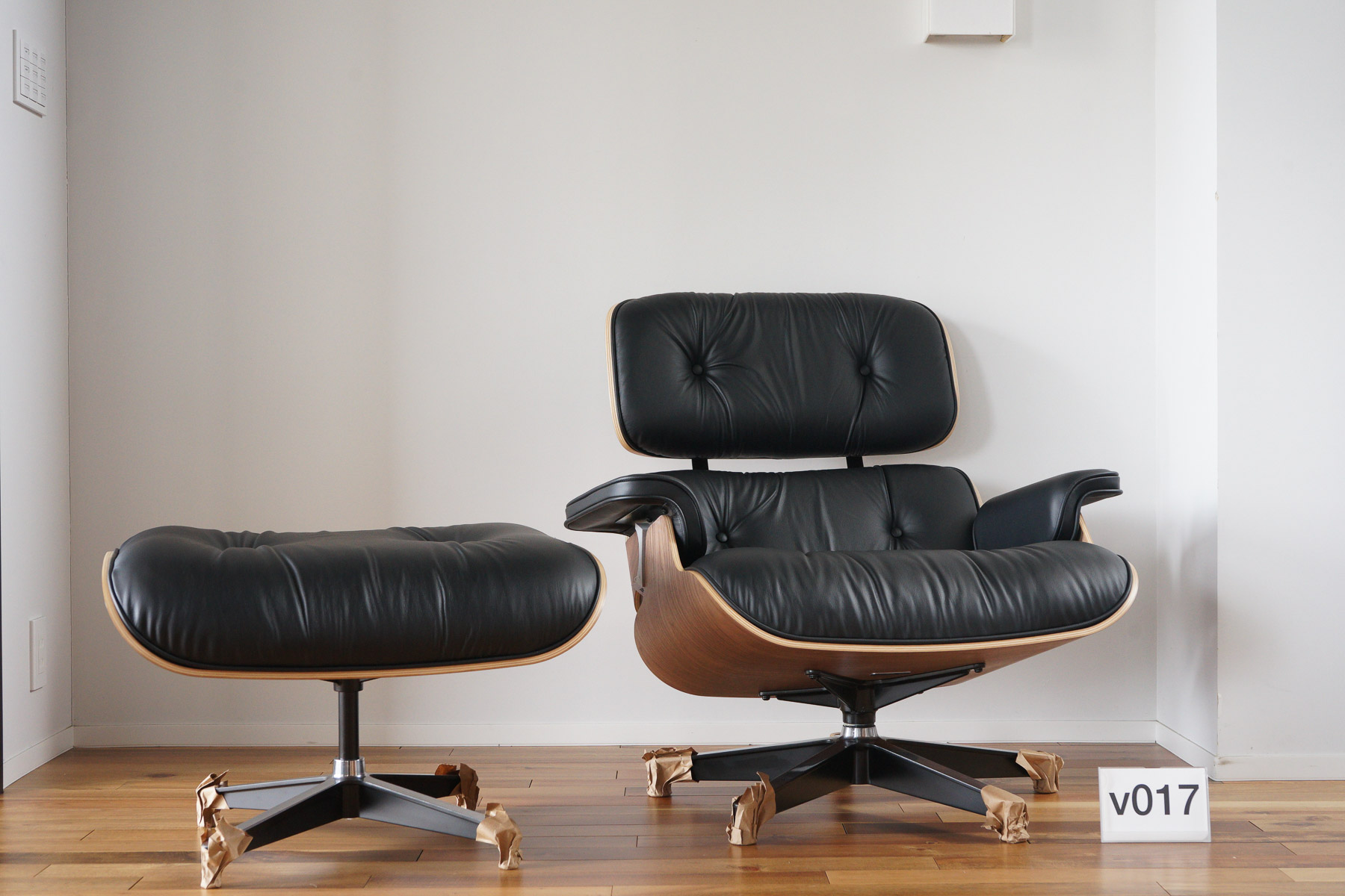 イームズラウンジチェアの木目