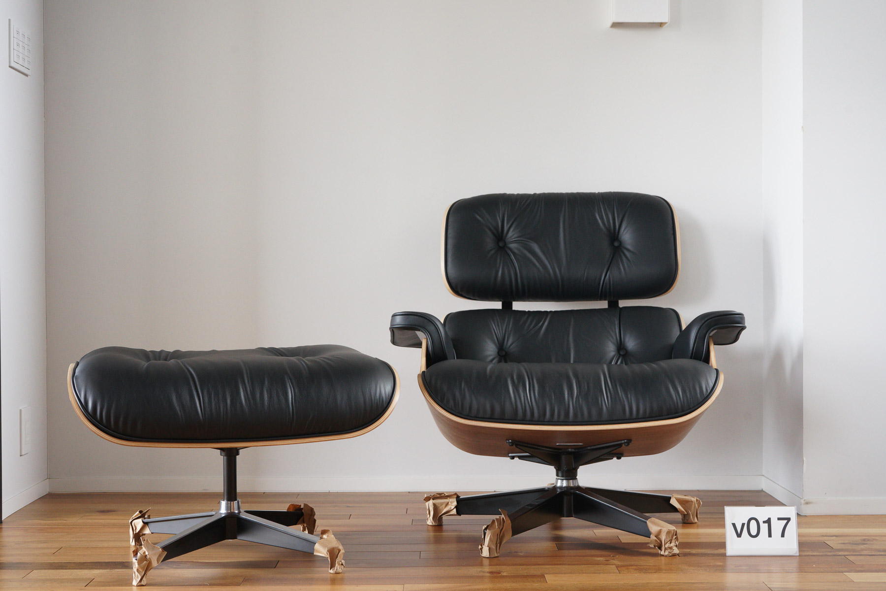 イームズラウンジチェアの木目