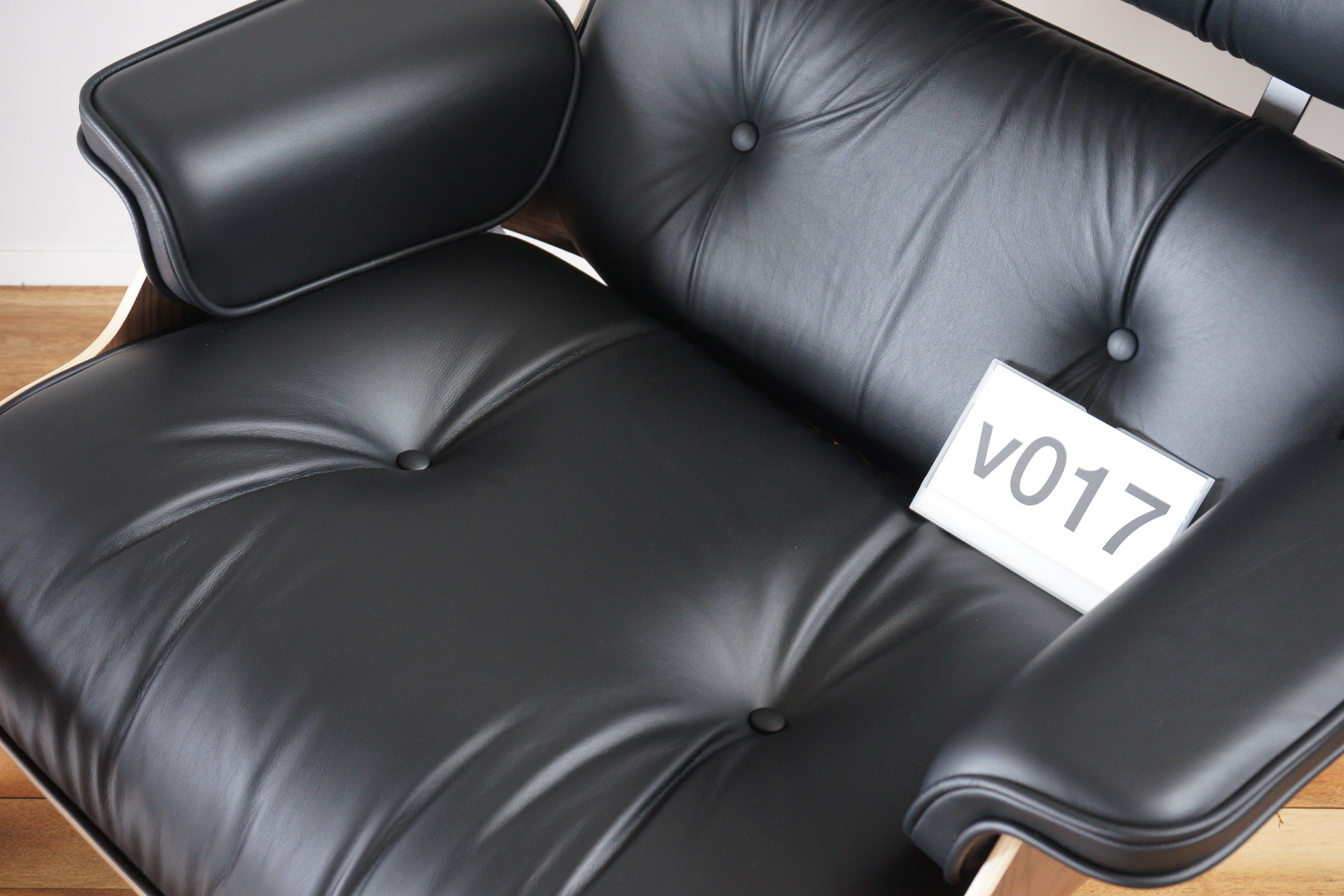 イームズラウンジチェアの木目