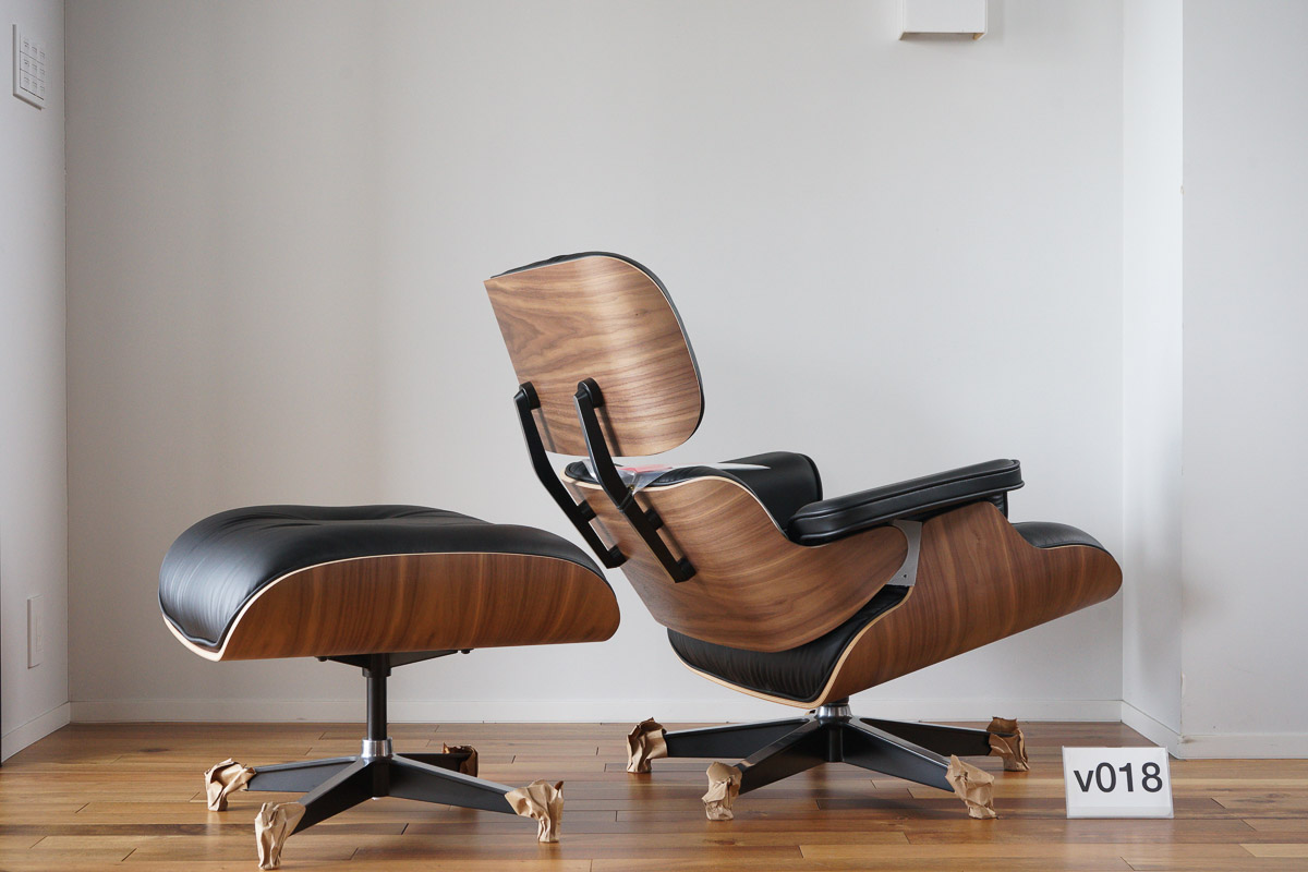 イームズラウンジチェアの木目