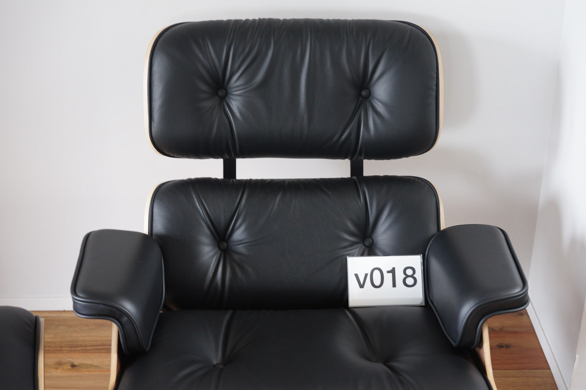 イームズラウンジチェアの木目