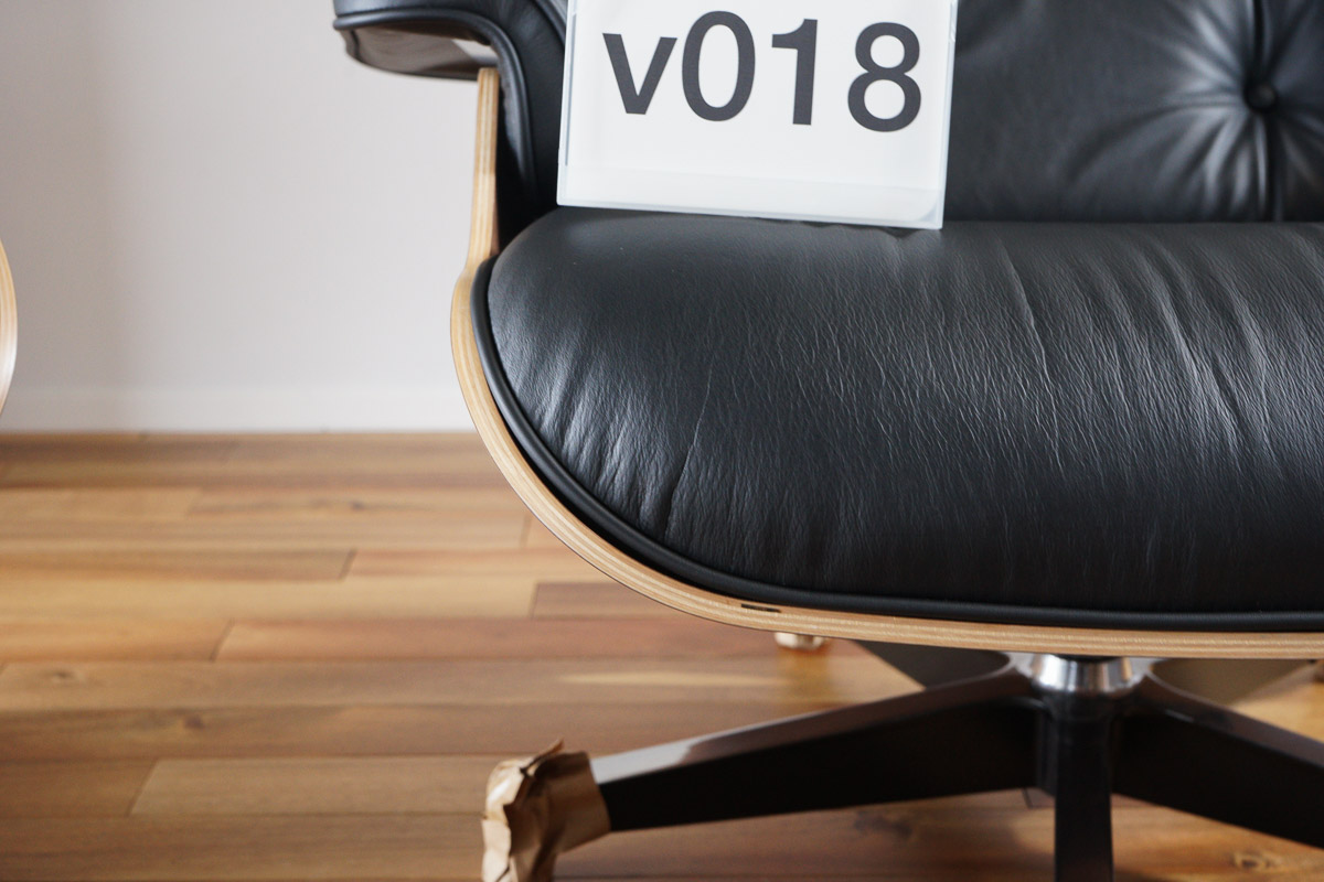 イームズラウンジチェアの木目