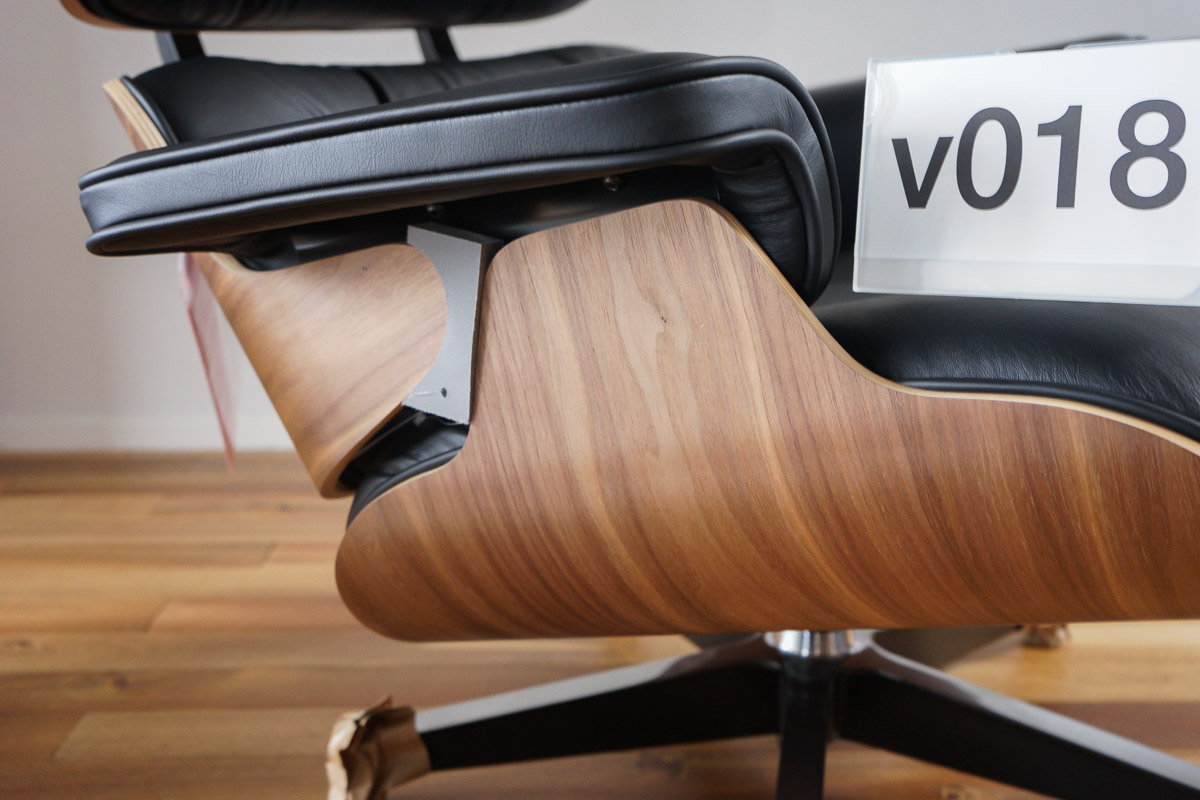 イームズラウンジチェアの木目