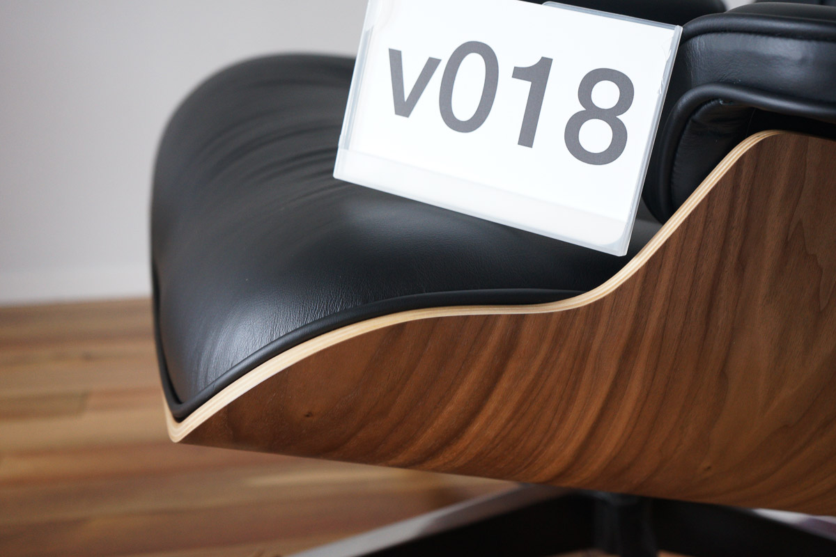 イームズラウンジチェアの木目