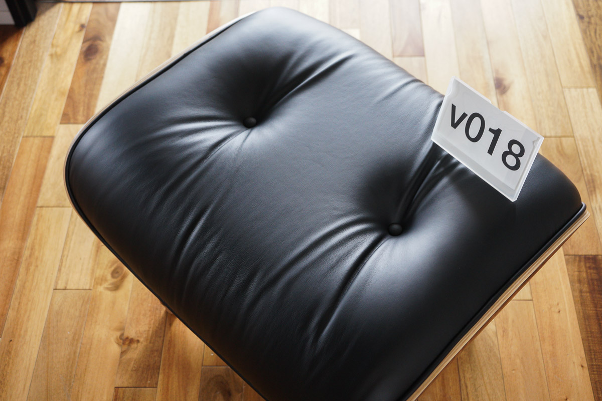 イームズラウンジチェアの木目