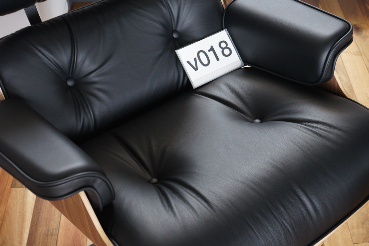 イームズラウンジチェアの木目