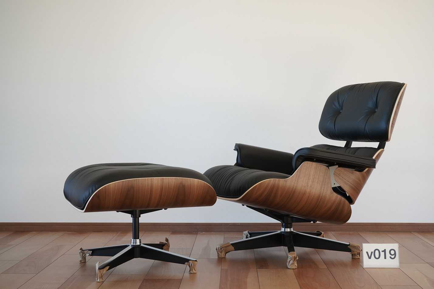 イームズラウンジチェアの木目