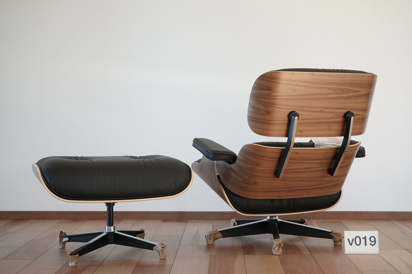 イームズラウンジチェアの木目