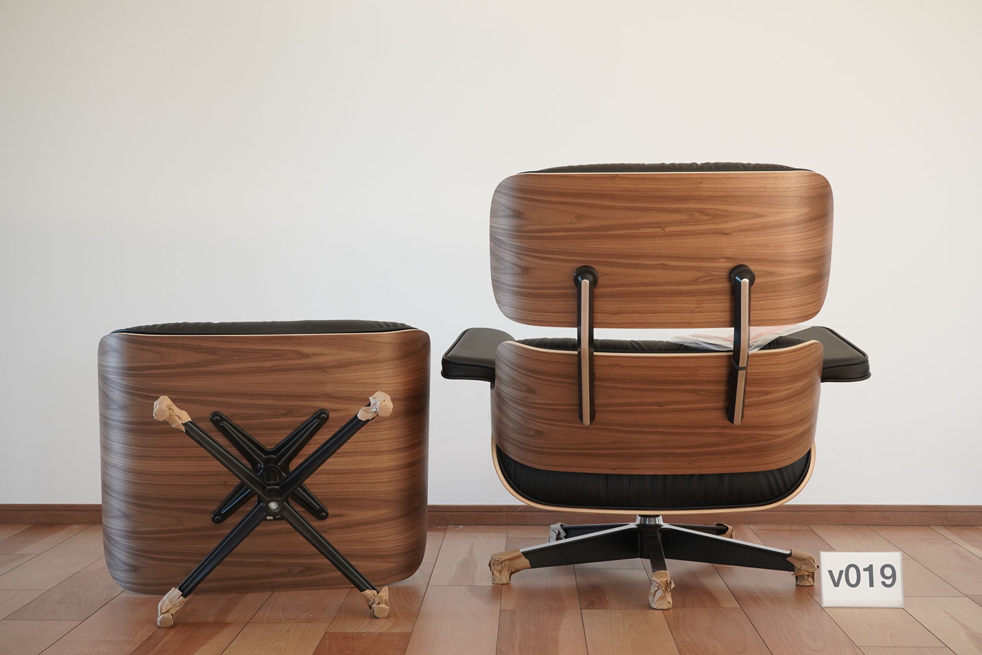 イームズラウンジチェアの木目