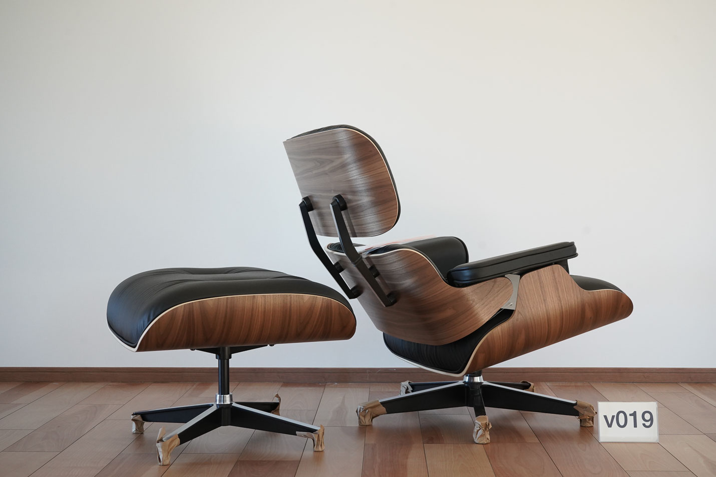 イームズラウンジチェアの木目