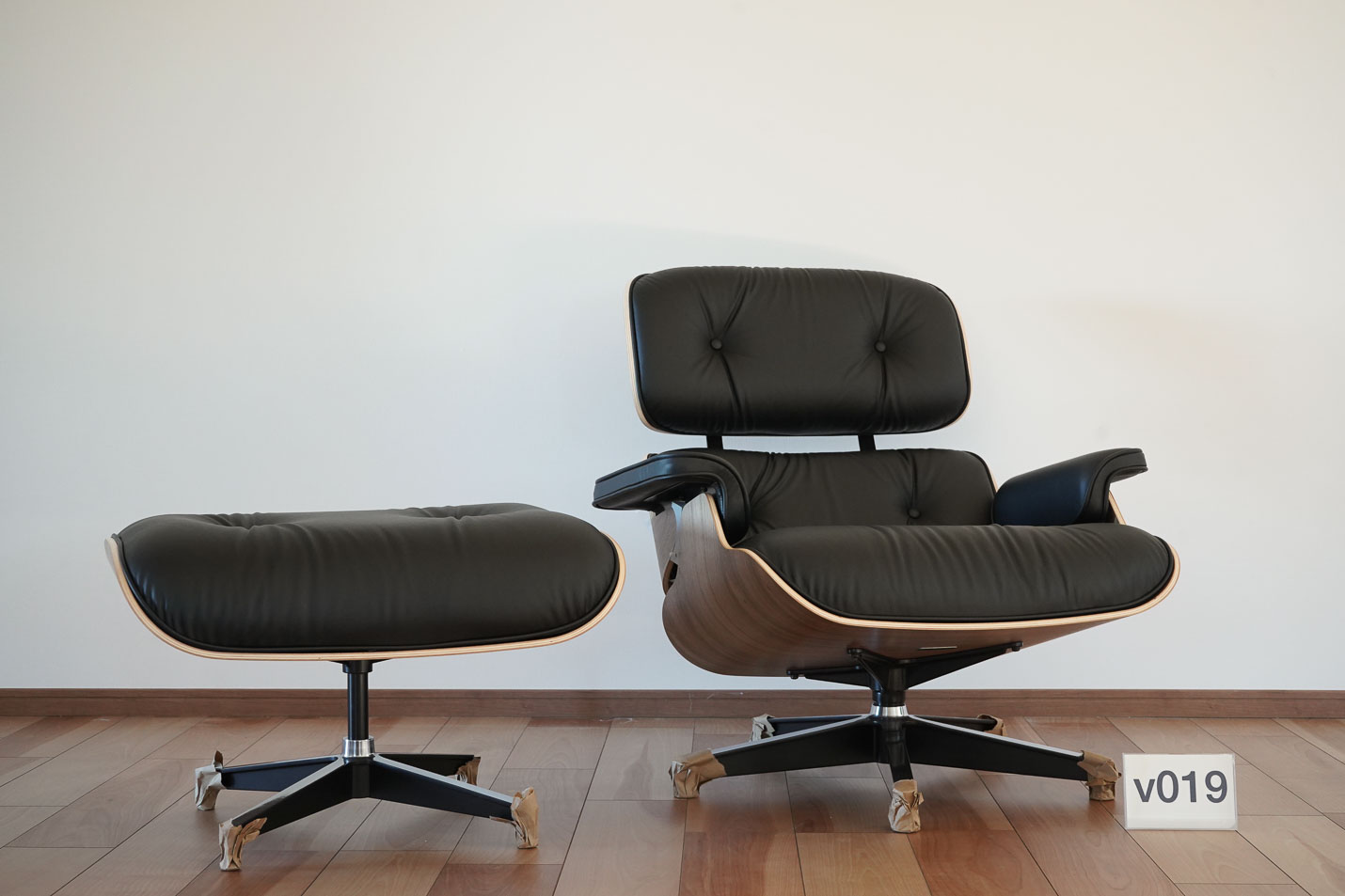 イームズラウンジチェアの木目