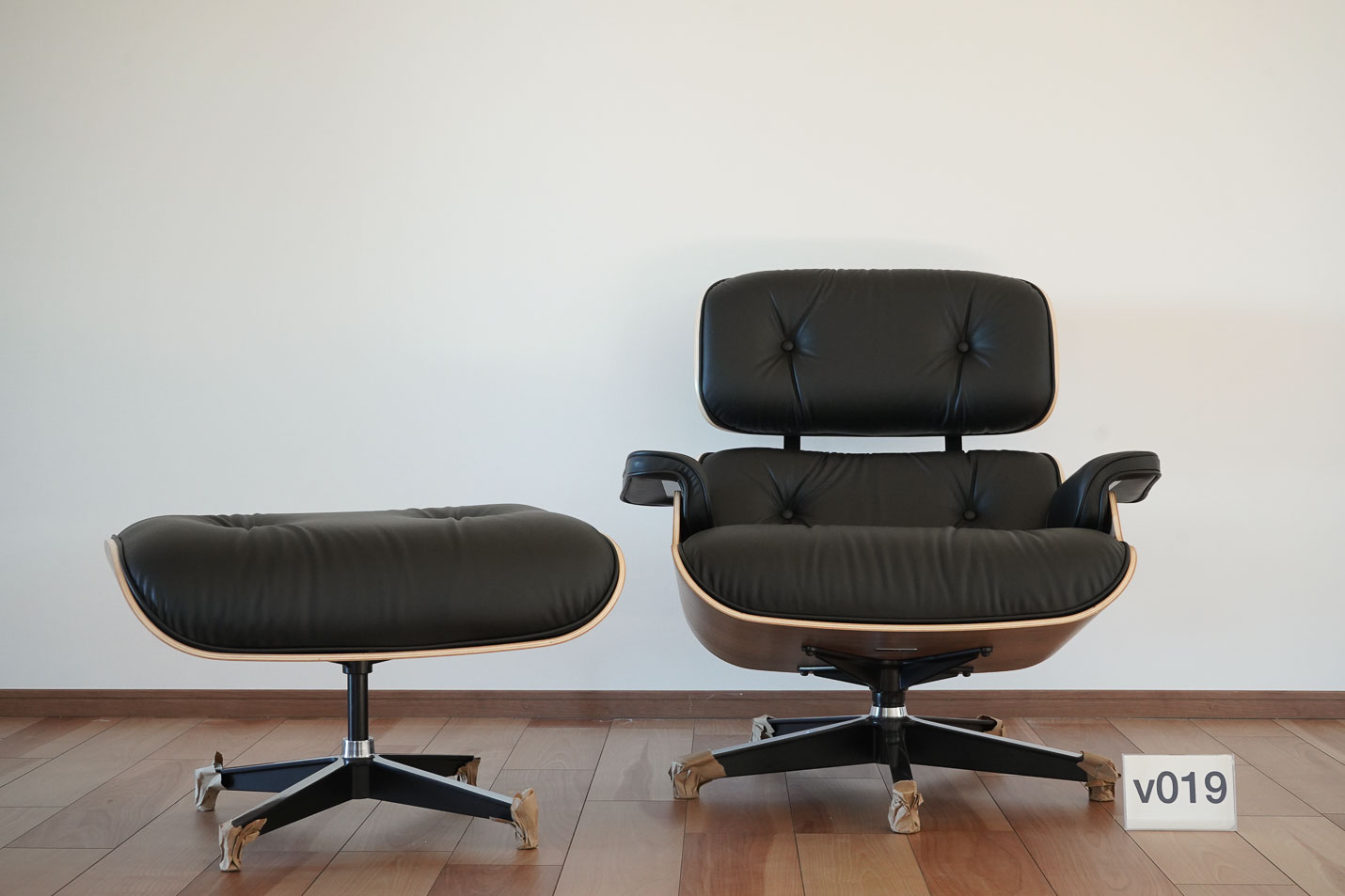 イームズラウンジチェアの木目