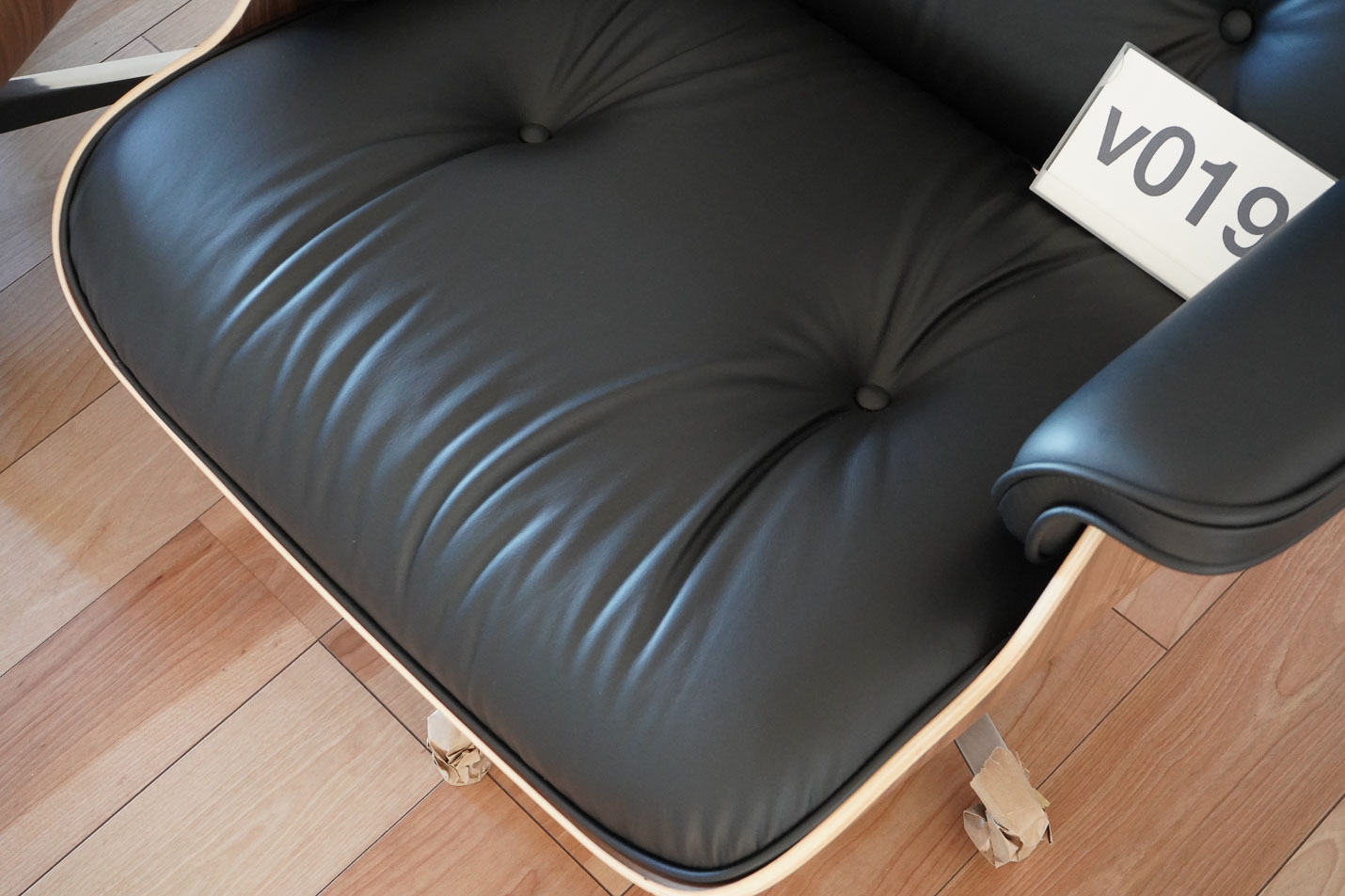 イームズラウンジチェアの木目