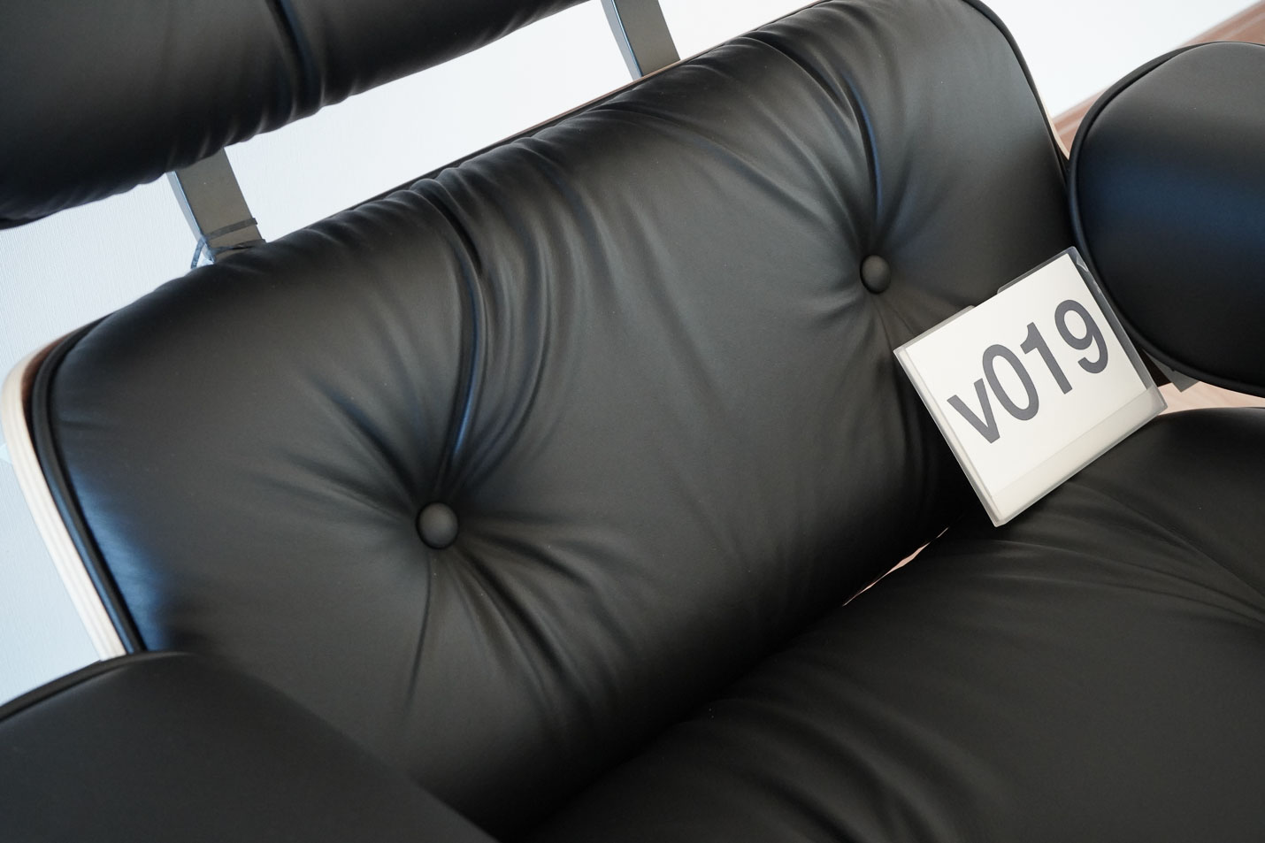 イームズラウンジチェアの木目