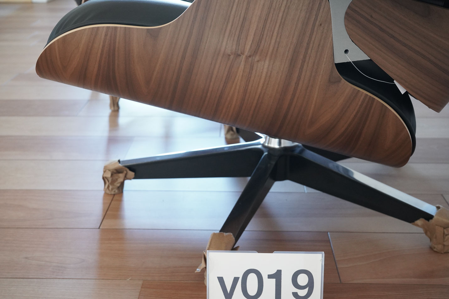 イームズラウンジチェアの木目