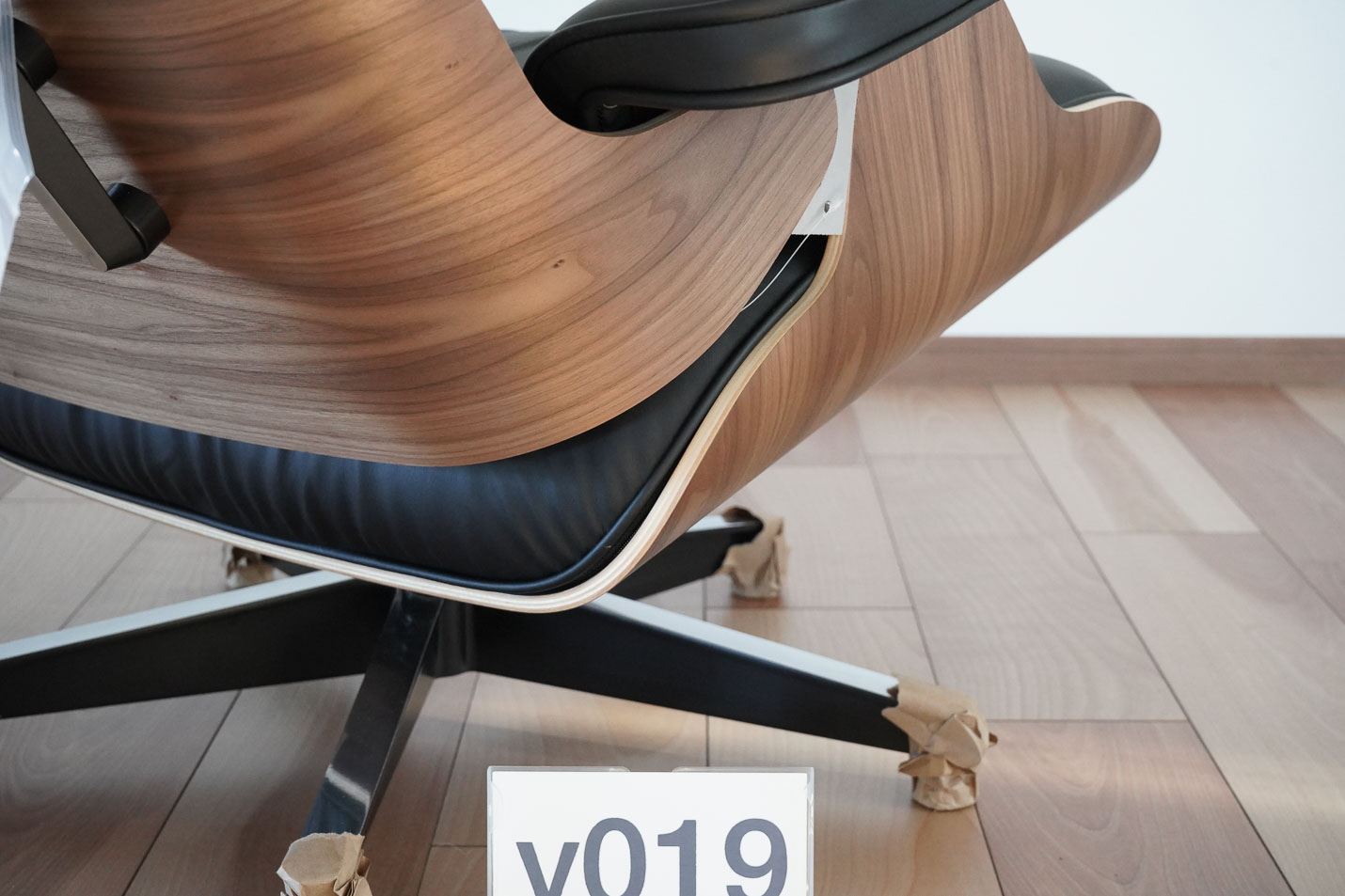 イームズラウンジチェアの木目