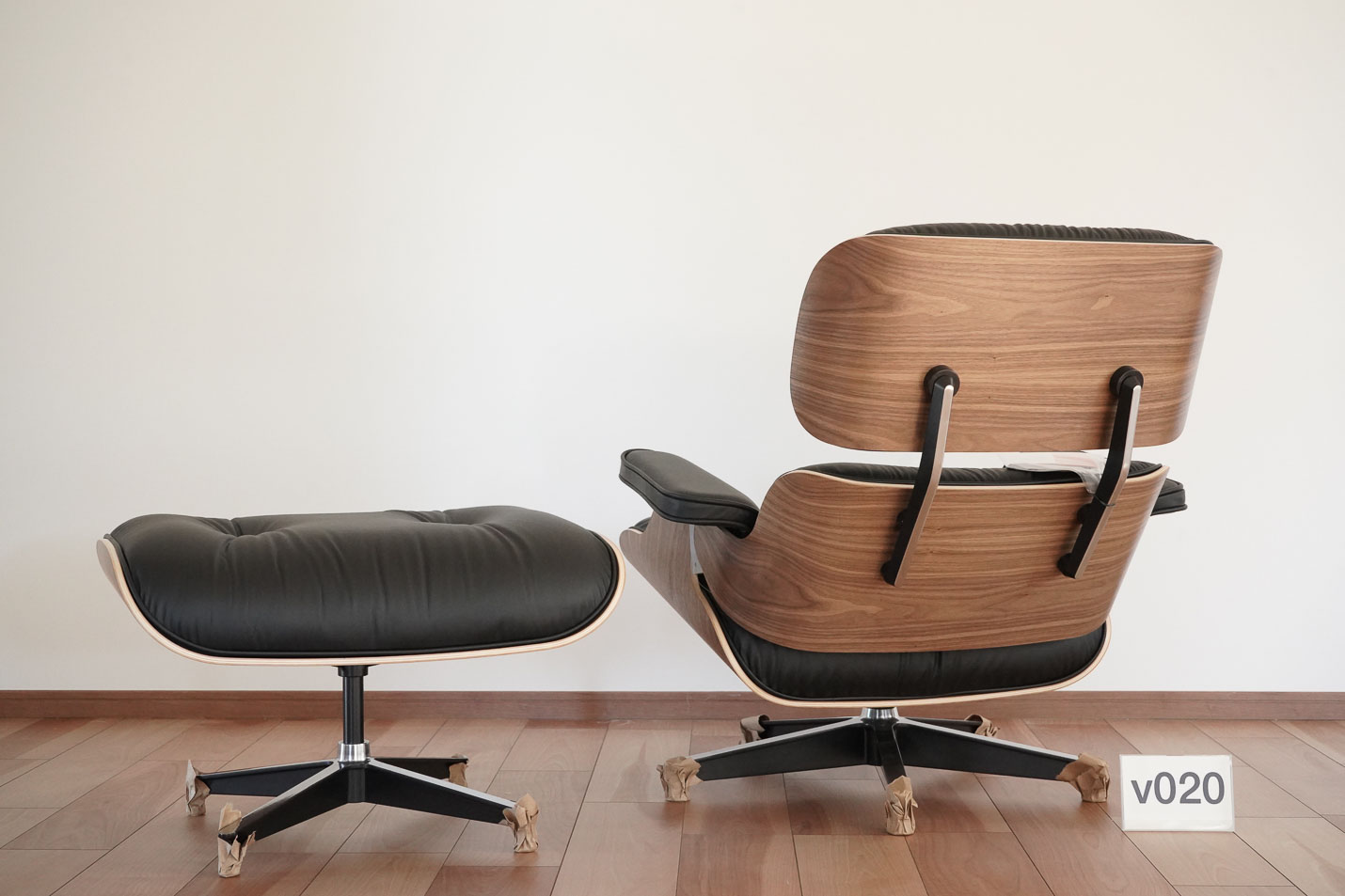 イームズラウンジチェアの木目