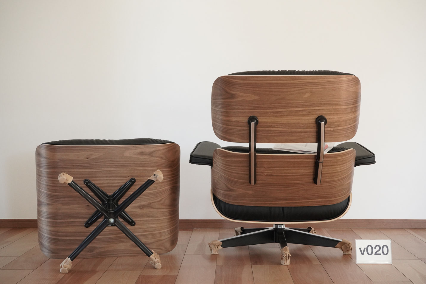 イームズラウンジチェアの木目