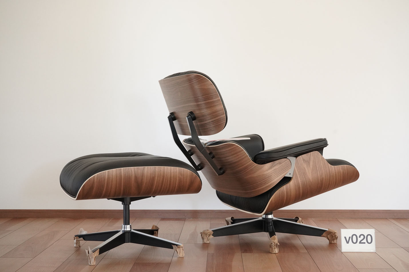 イームズラウンジチェアの木目