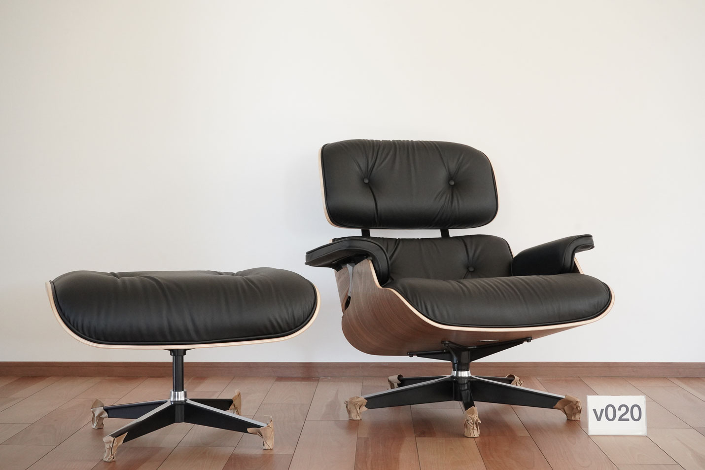 イームズラウンジチェアの木目