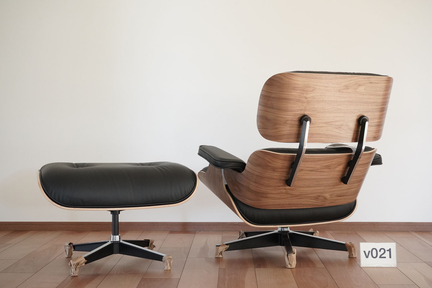 イームズラウンジチェアの木目