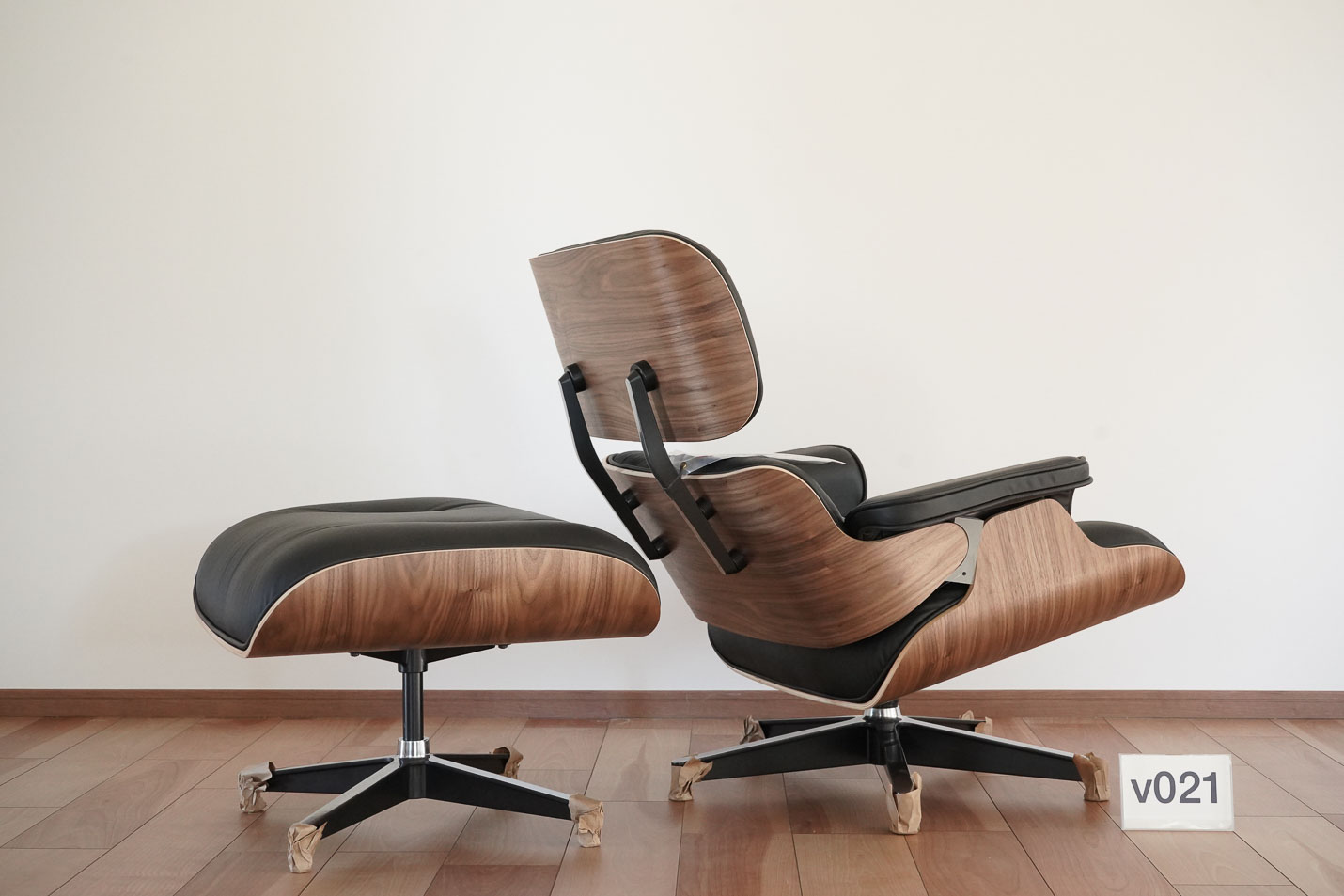 イームズラウンジチェアの木目