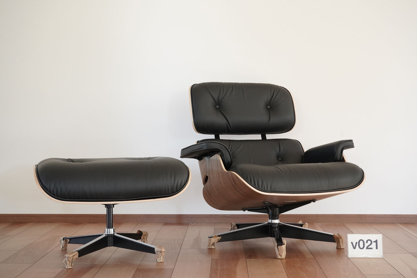 イームズラウンジチェアの木目