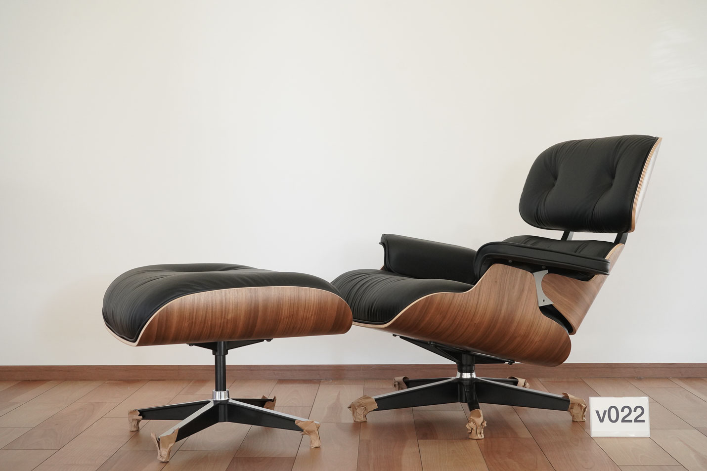 イームズラウンジチェアの木目