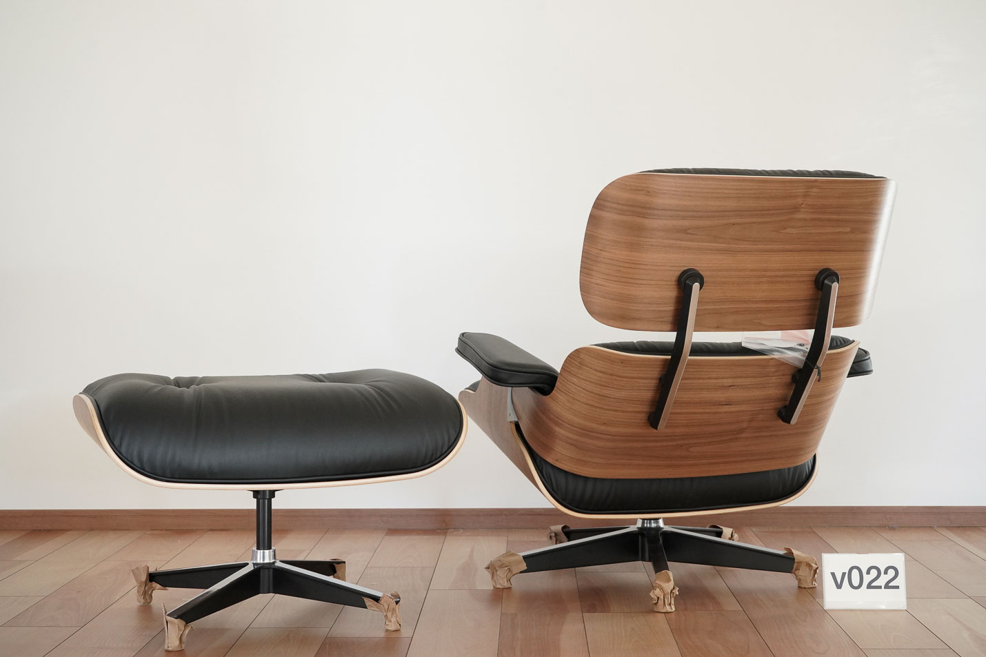 イームズラウンジチェアの木目