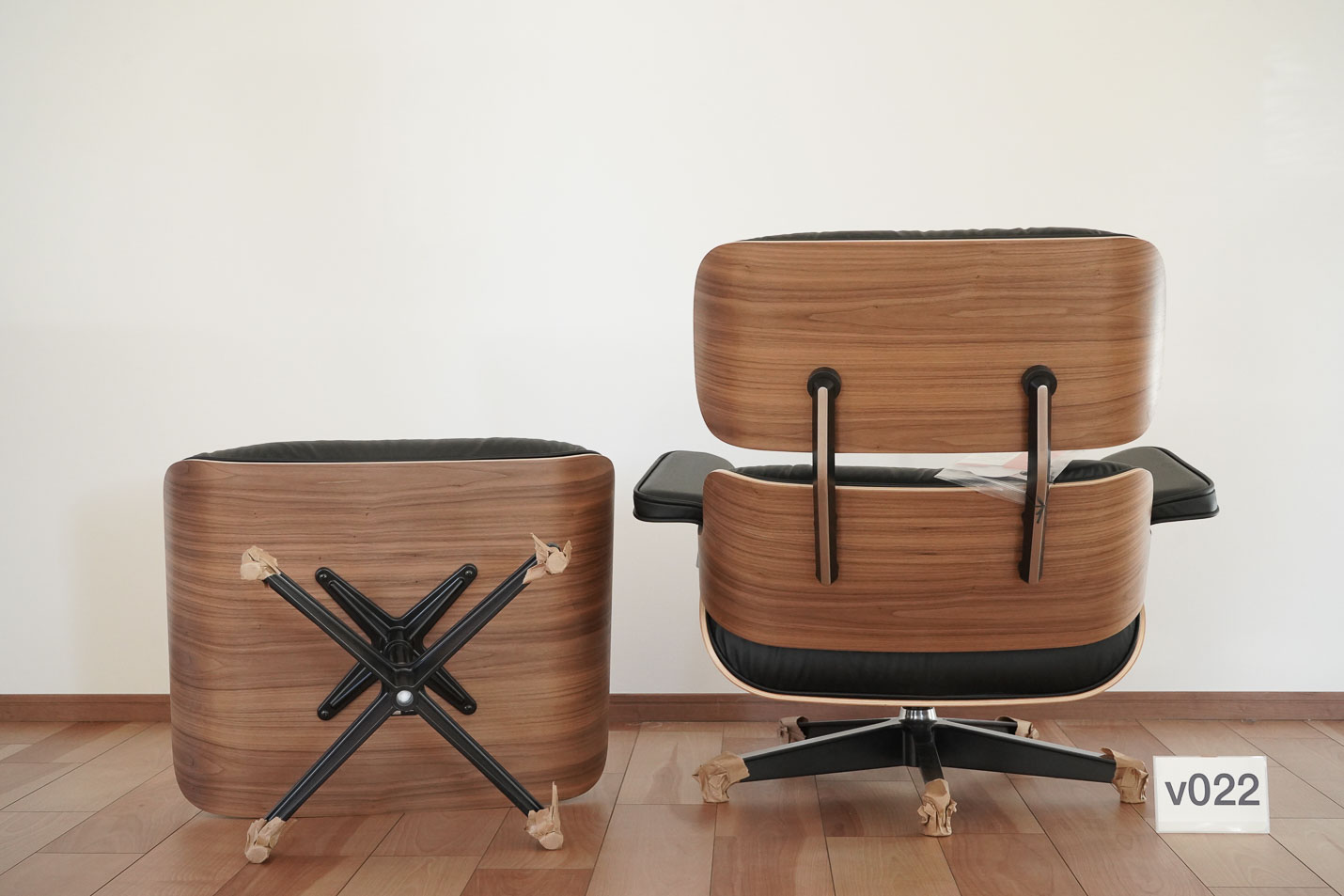 イームズラウンジチェアの木目