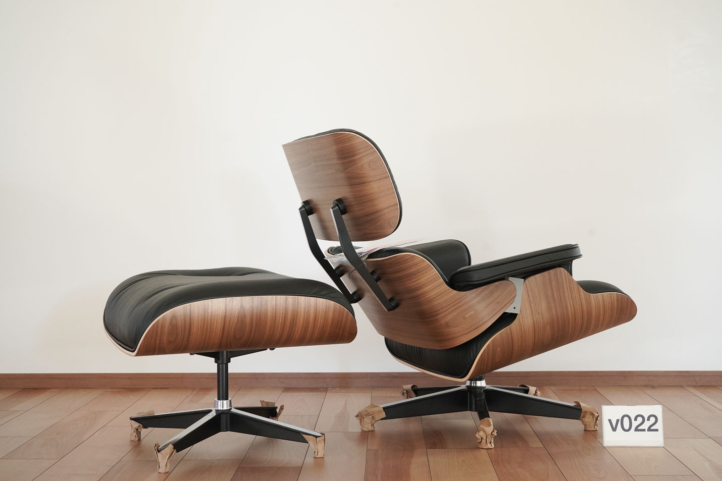 イームズラウンジチェアの木目