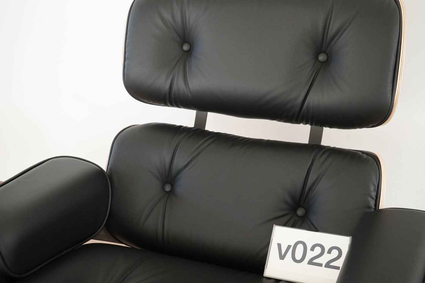 イームズラウンジチェアの木目