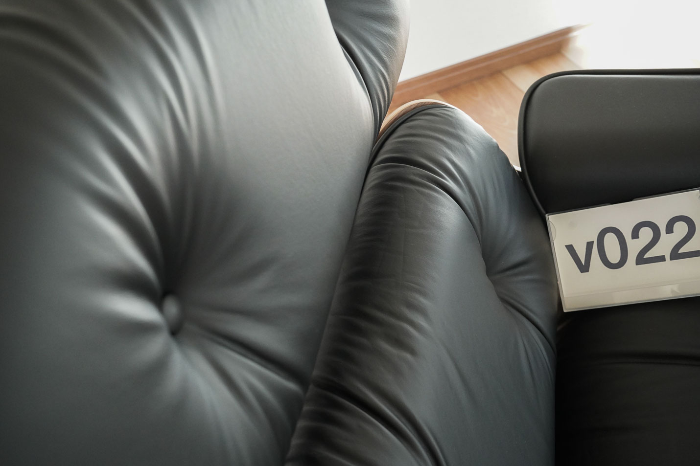 イームズラウンジチェアの木目