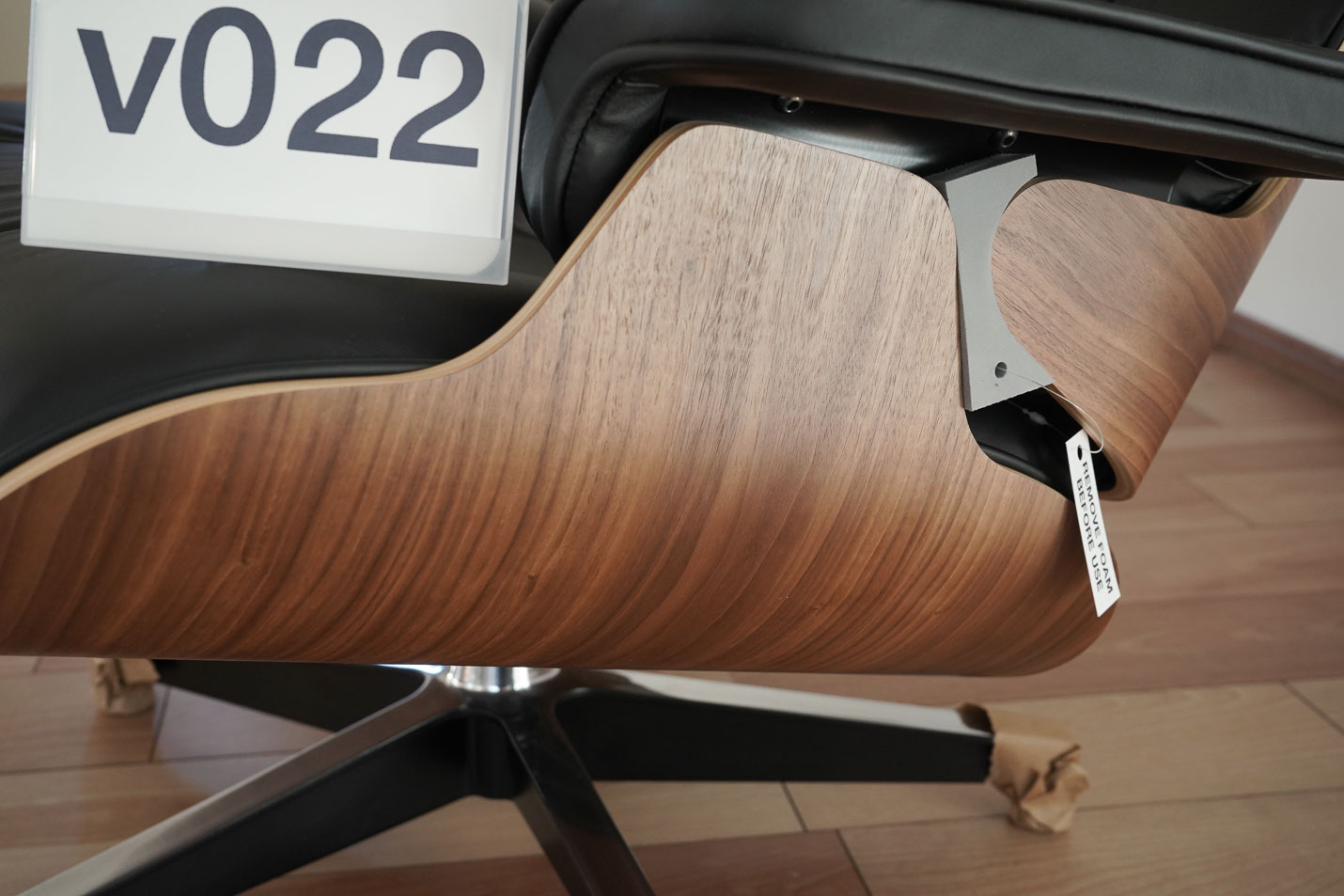 イームズラウンジチェアの木目