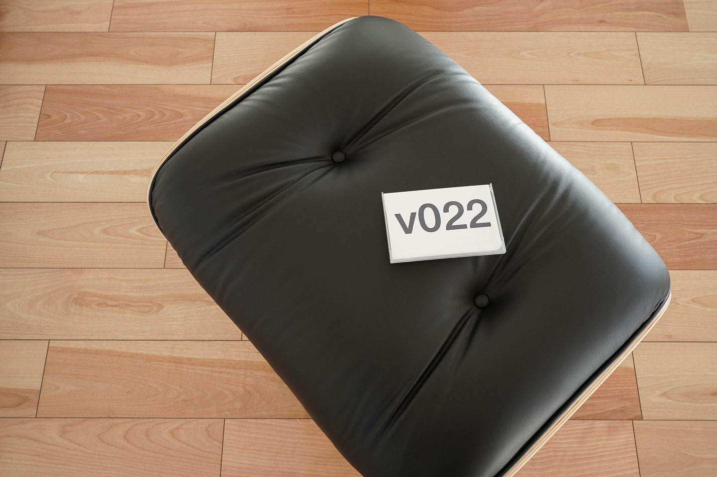 イームズラウンジチェアの木目