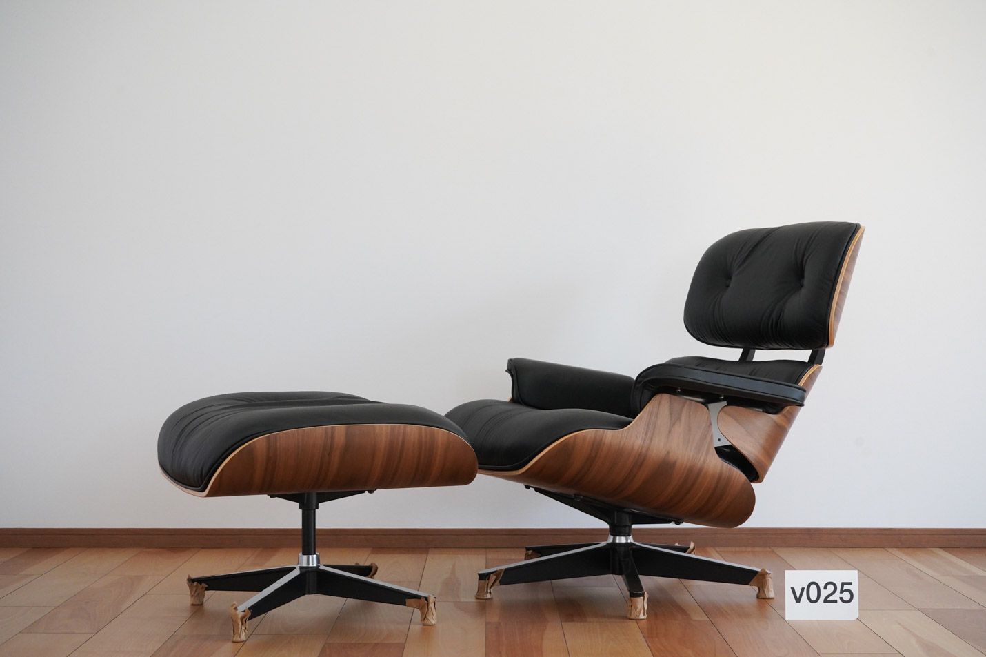 イームズラウンジチェアの木目