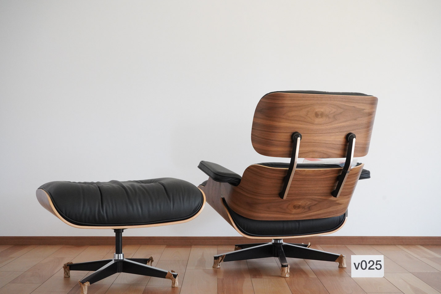 イームズラウンジチェアの木目