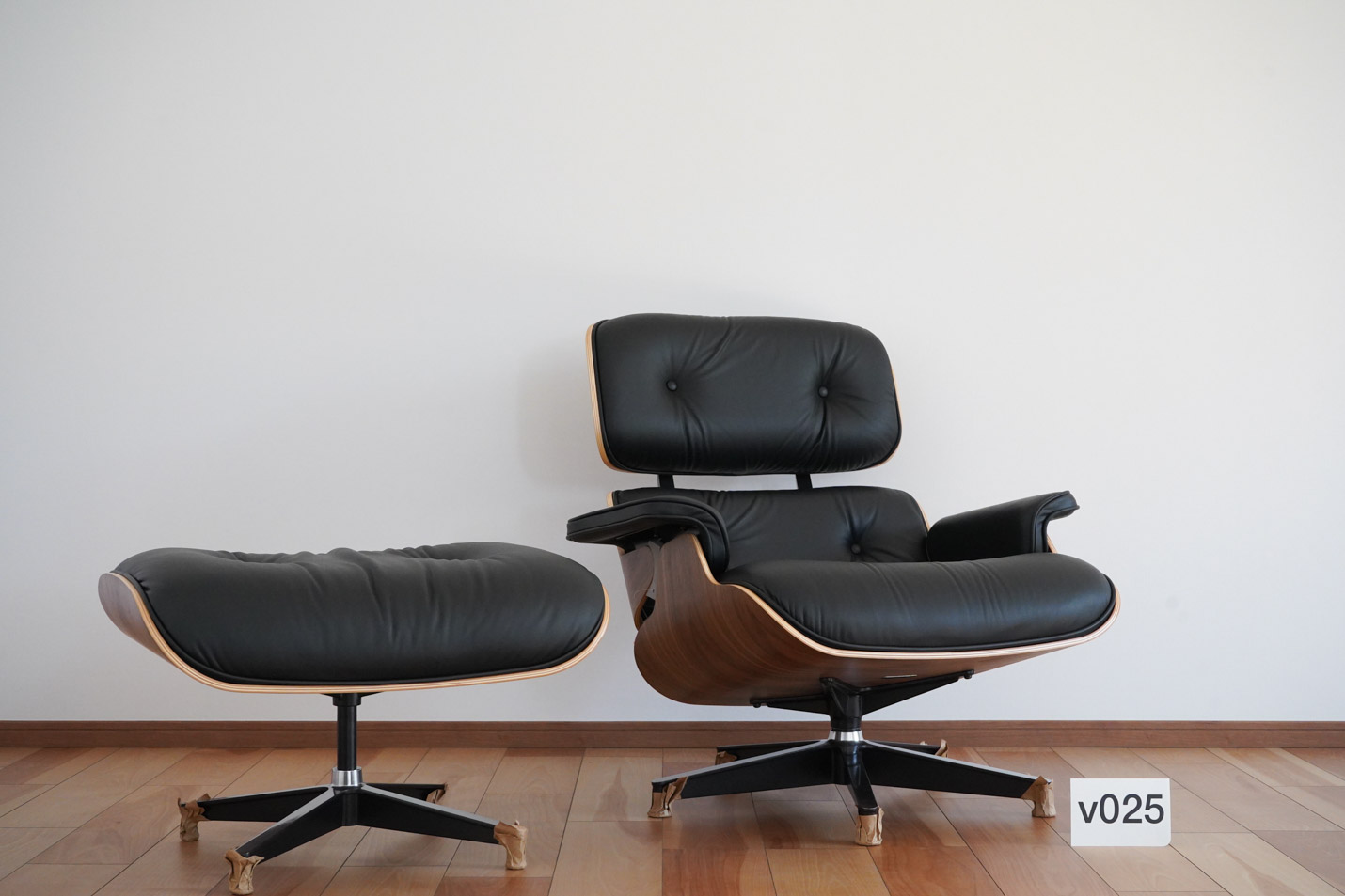 イームズラウンジチェアの木目