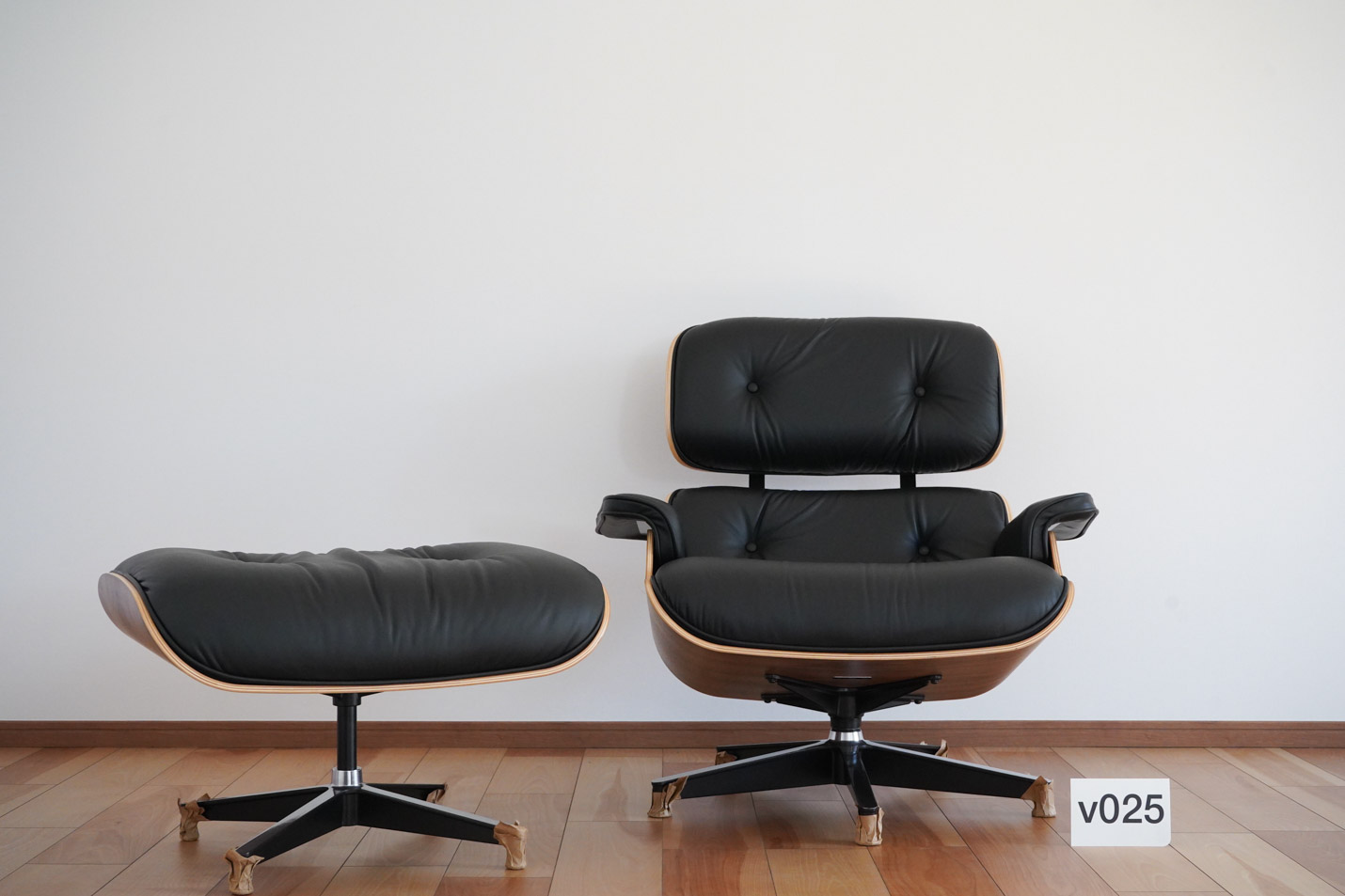 イームズラウンジチェアの木目