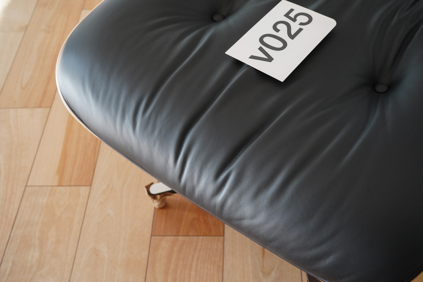 イームズラウンジチェアの木目