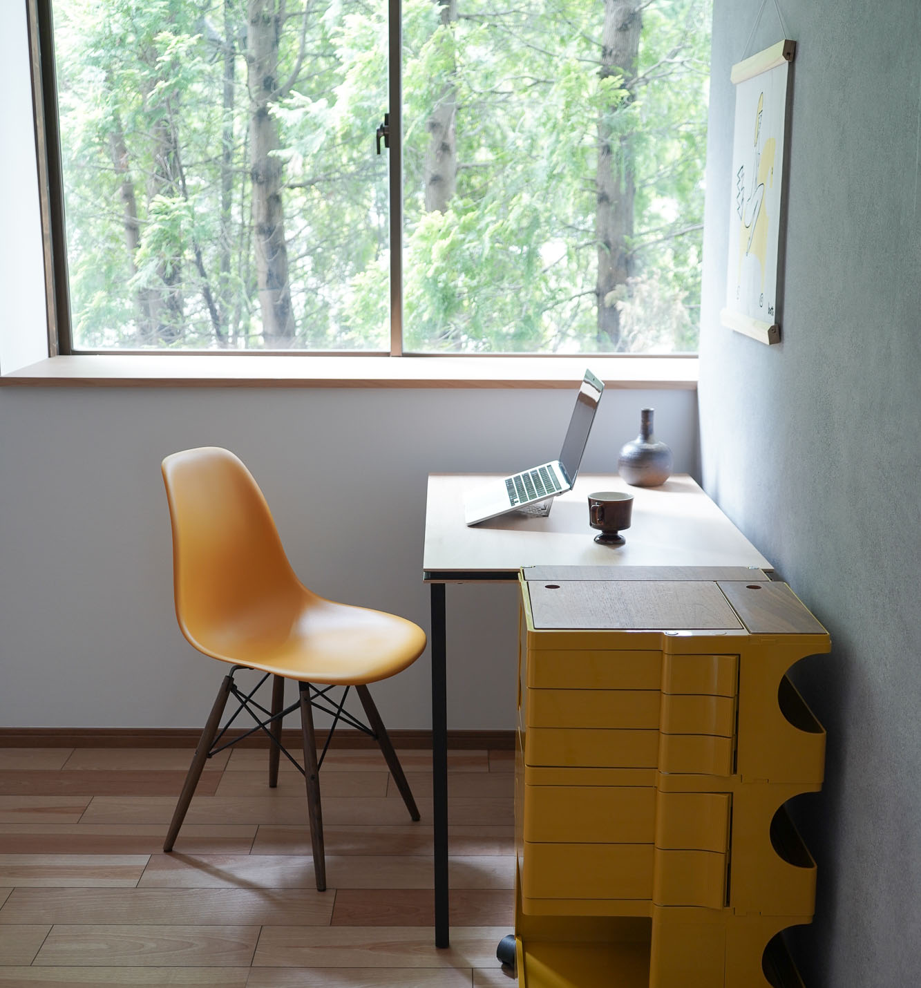 イームズDSWディープイエローをデスクで使う