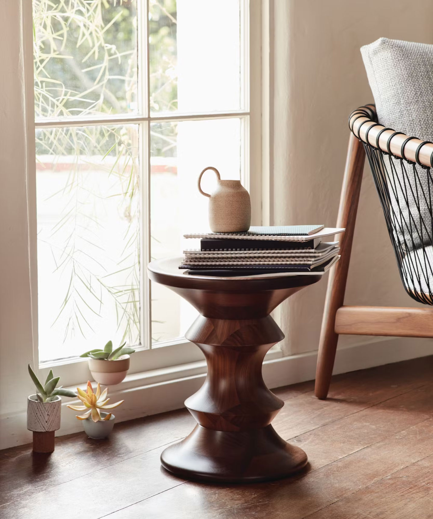 ハーマンミラー（Hermanmiller）イームズターンドスツール（イームズウォールナットスツール）エボニー