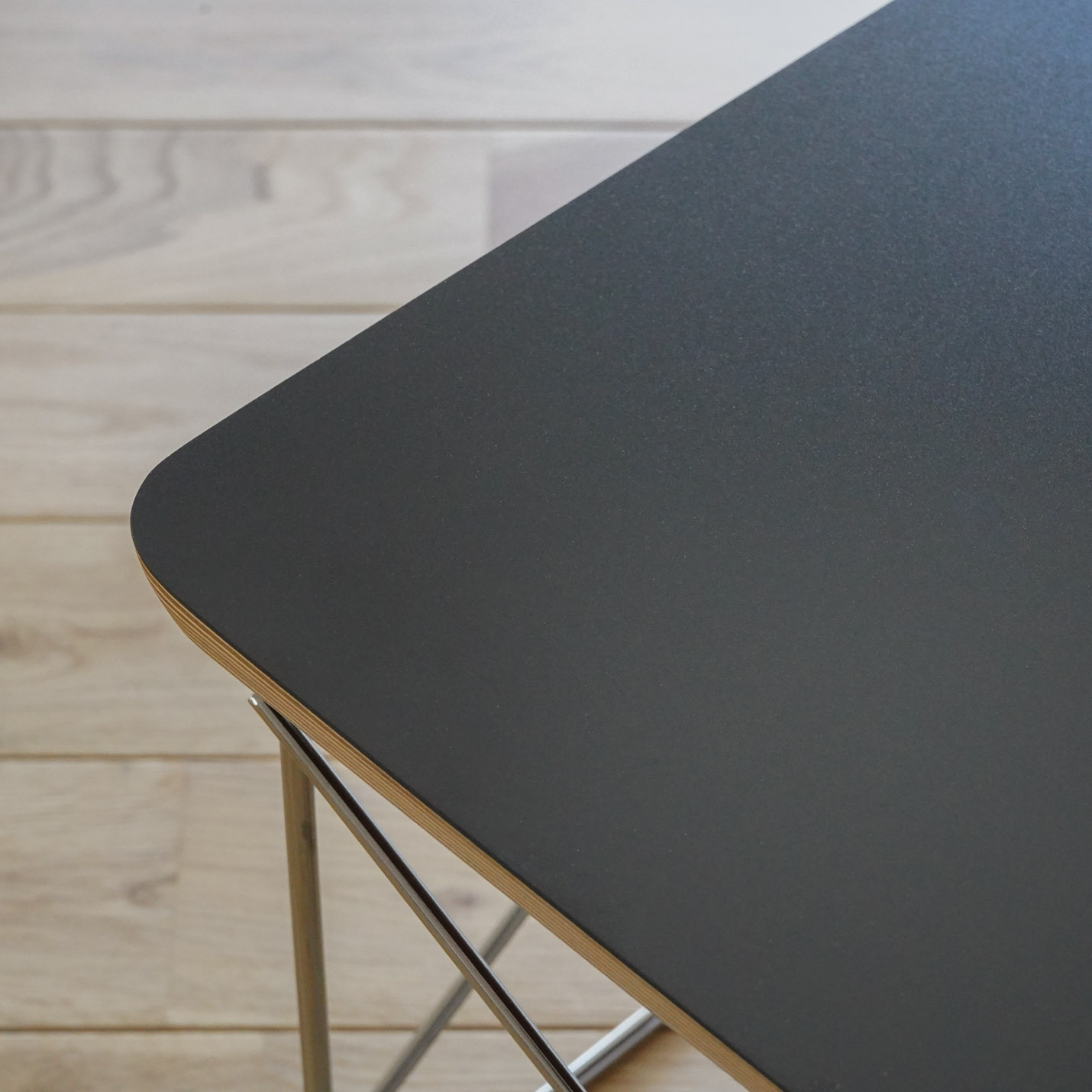 ハーマンミラー（Hermanmiller）イームズLTRT ブラック天板