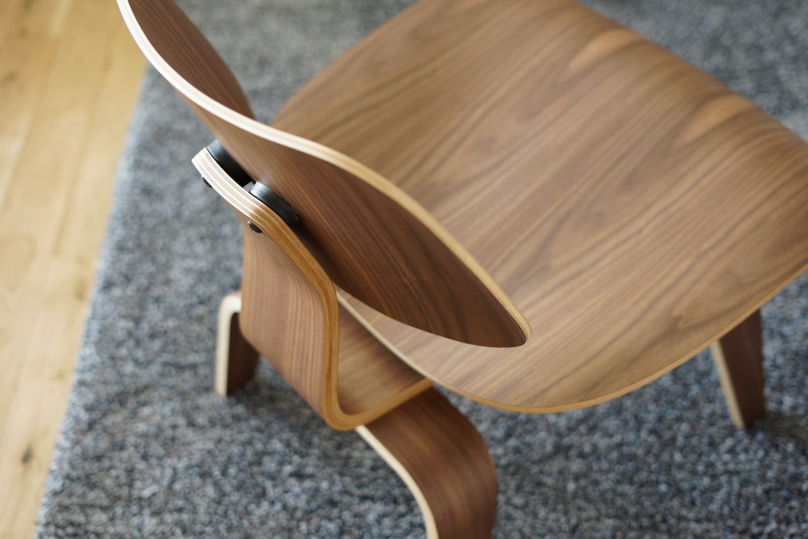 オブジェのようなLCWのフォルム